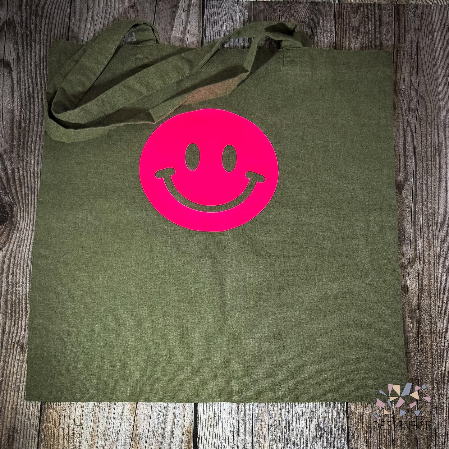 Olivgrüner Jutebeutel mit Smiley-Aufdruck von Designbär