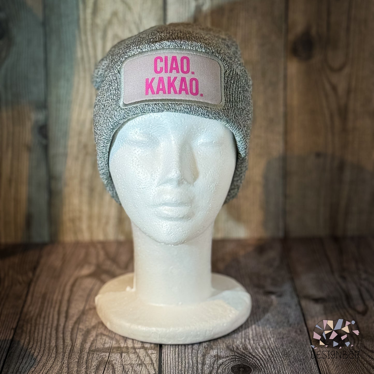 Graue Beanie mit Patch „Ciao. Kakao." von Designbär