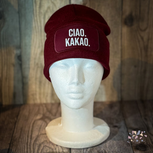 Weinrote Beanie mit Patch „Ciao. Kakao." von Designbär