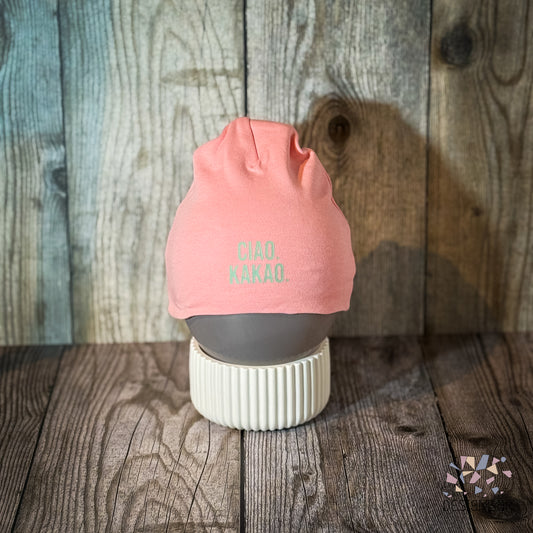 Rosa Babymütze mit Aufdruck „Ciao. Kakao." von Designbär