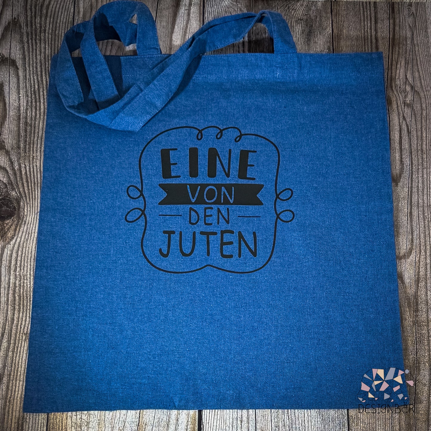 Blauer Jutebeutel mit Aufdruck „Eine von den Juten" von Designbär
